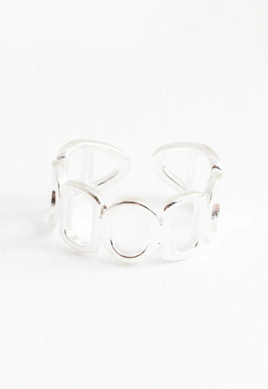 Unlocked Geometric Ring