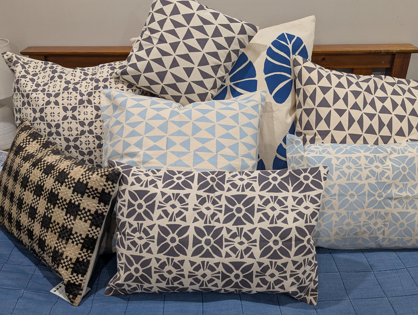 Rectangular woven cushion