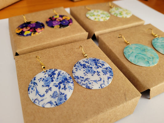 Resin and brass earrings