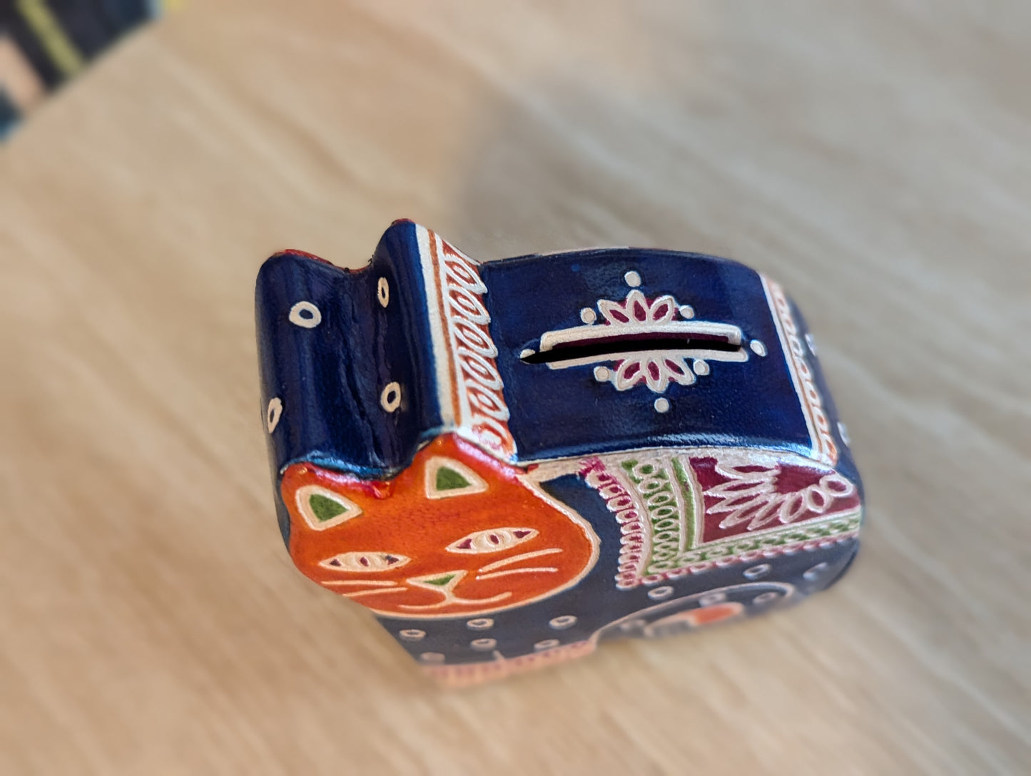 Leather money box - Giraffe, cat, boat, elephant