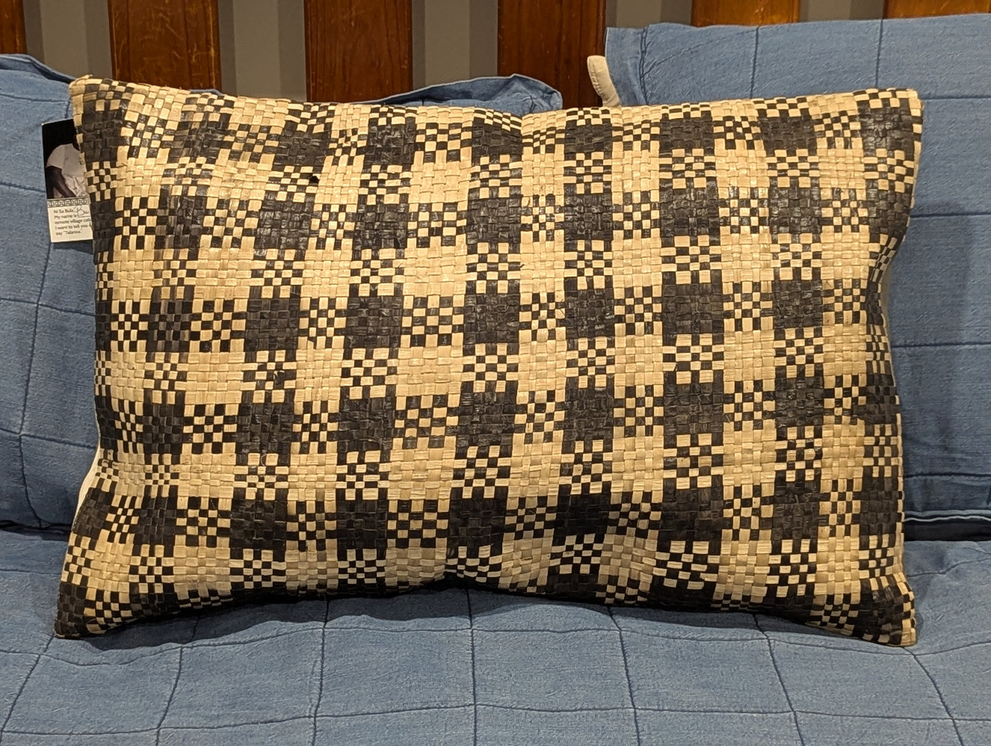 Rectangular woven cushion