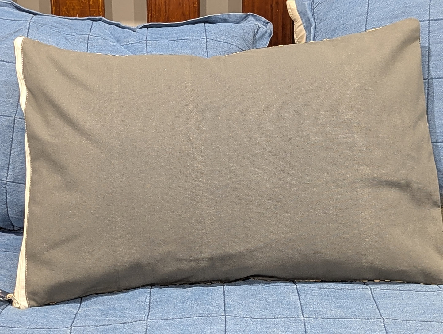 Rectangular woven cushion