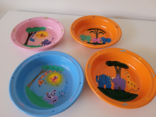 Children's shallow bowls