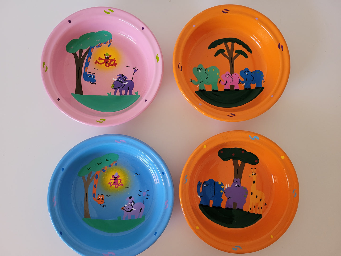 Children's shallow bowls