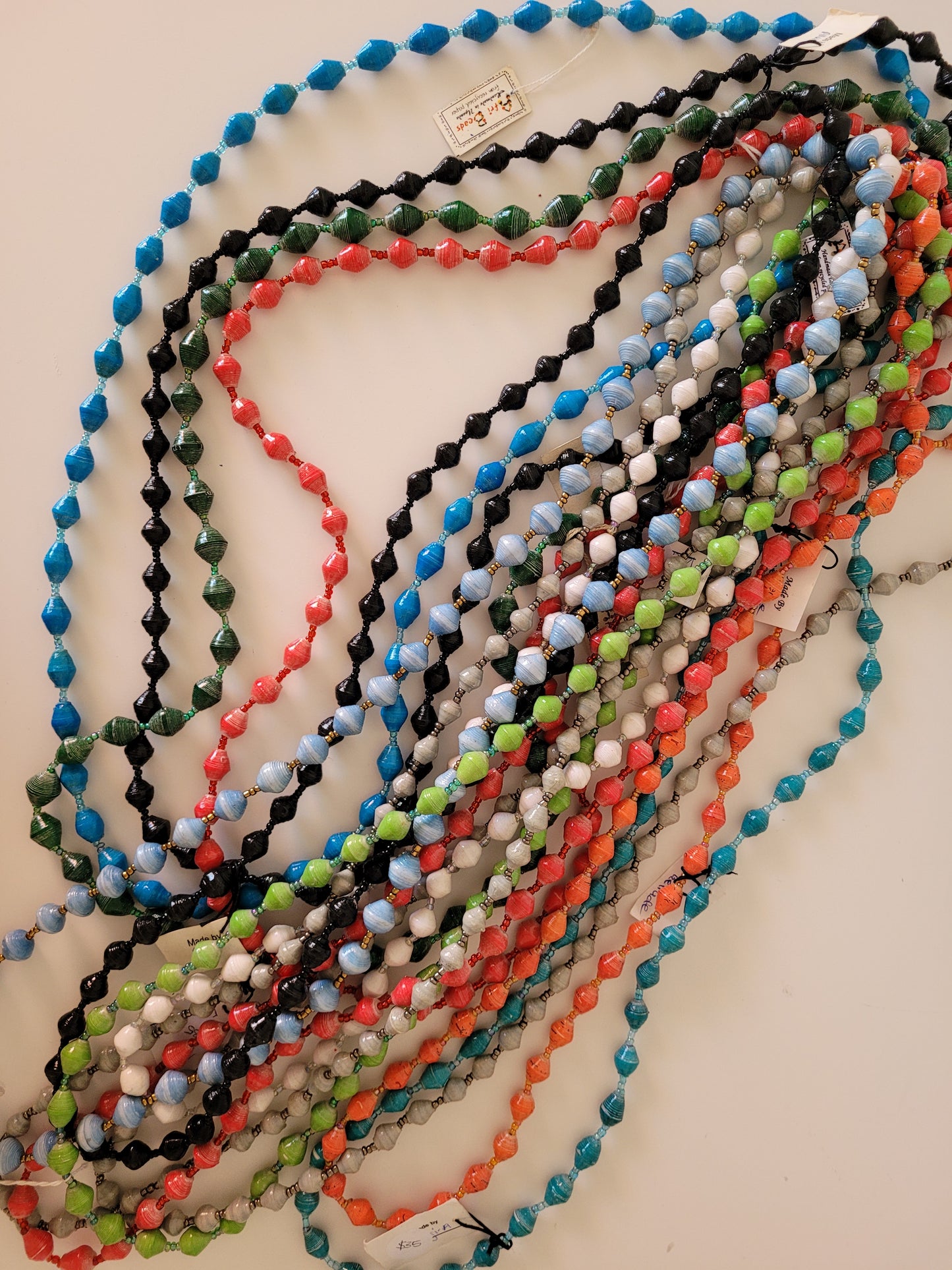 Single colour, single strand beads