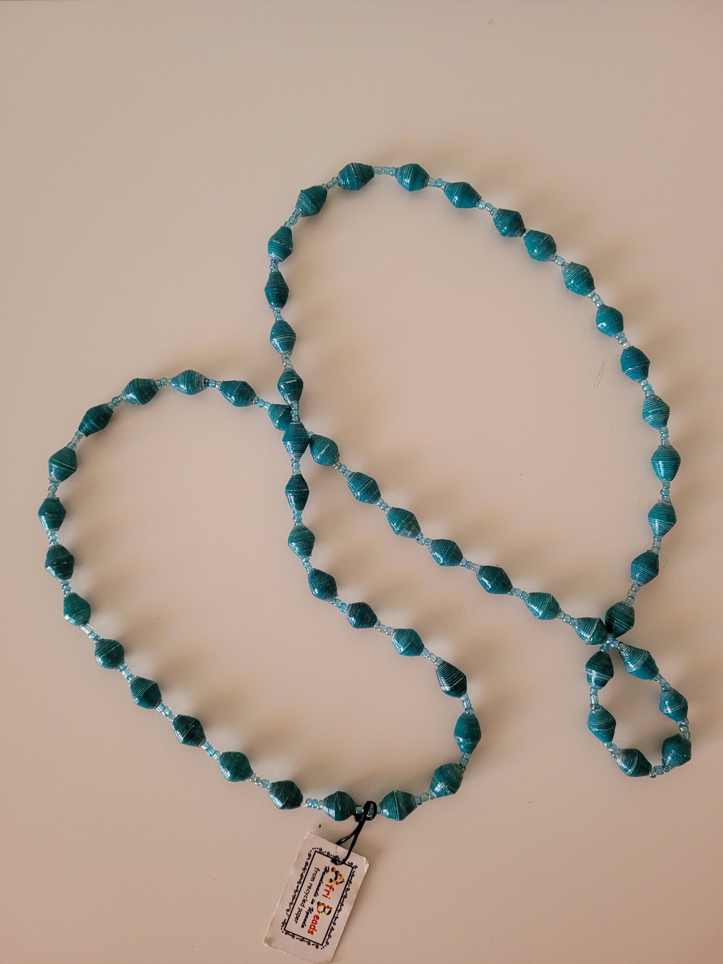 Single colour, single strand beads