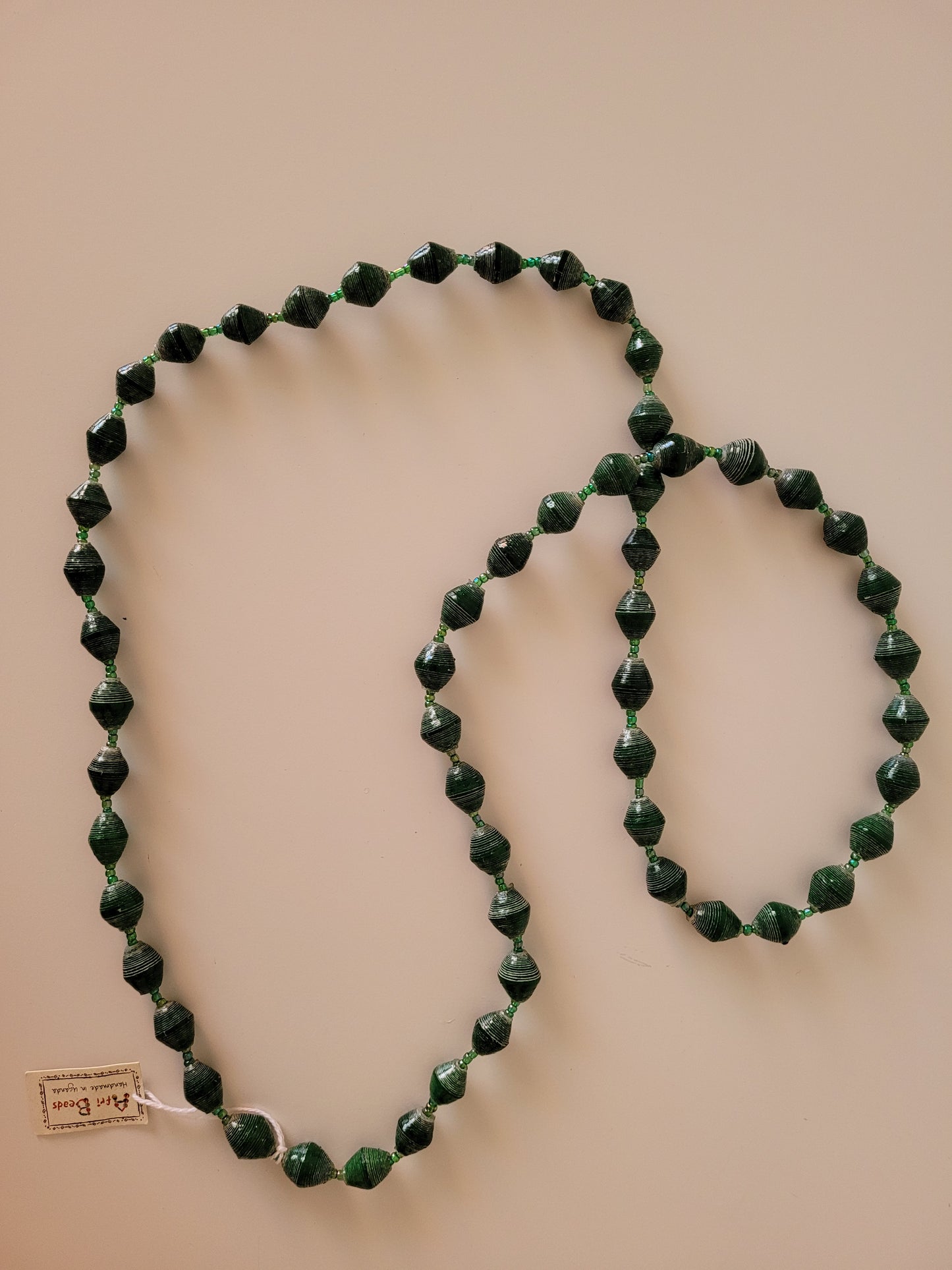 Single colour, single strand beads