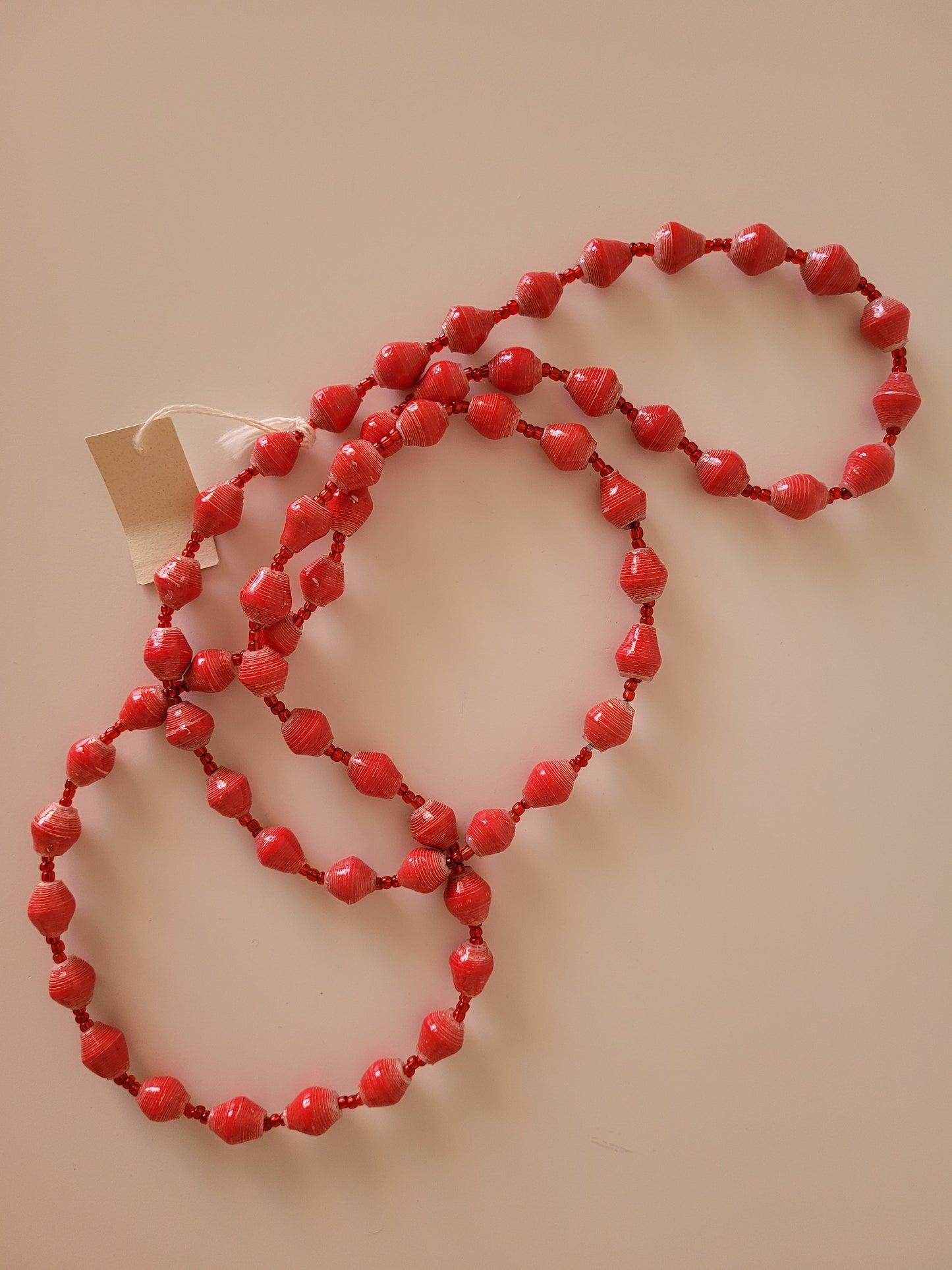 Single colour, single strand beads