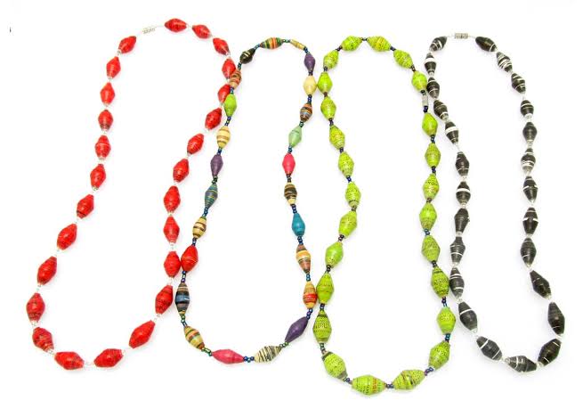 Single colour, single strand beads